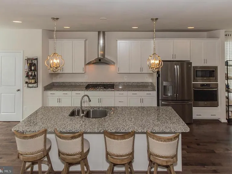 42275 Lancaster Woods Sq — Photo 5