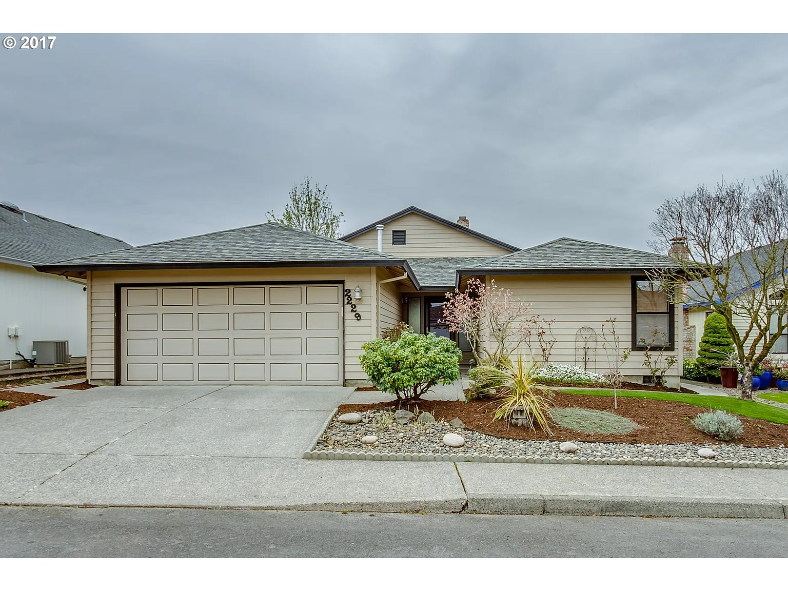 2229 NE 155th Ave photo 1