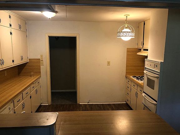 3rd image of 3740 Graves Ave