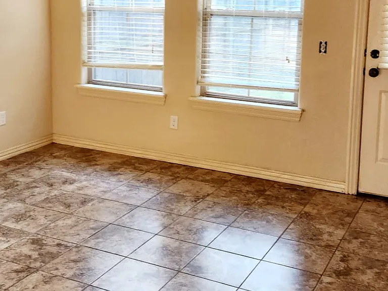 848 Oakwood Ct — Photo 6