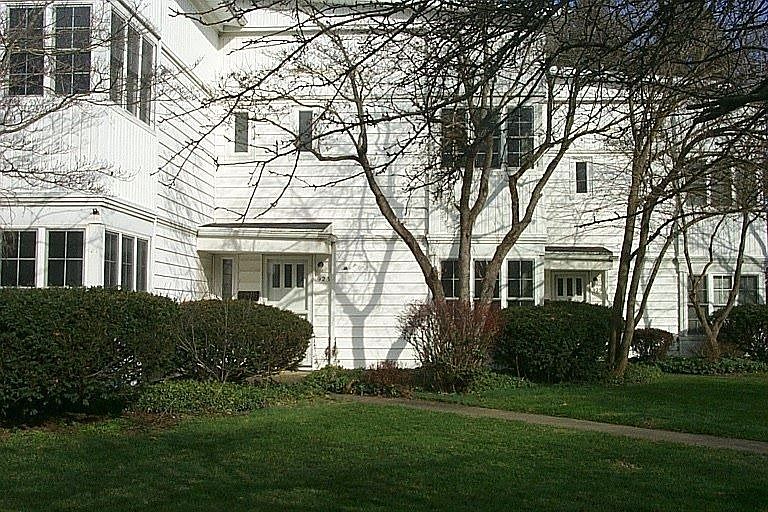 1st image of 923 E High St