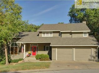 5538 N Oakdale Pl, Parkville, MO 64152