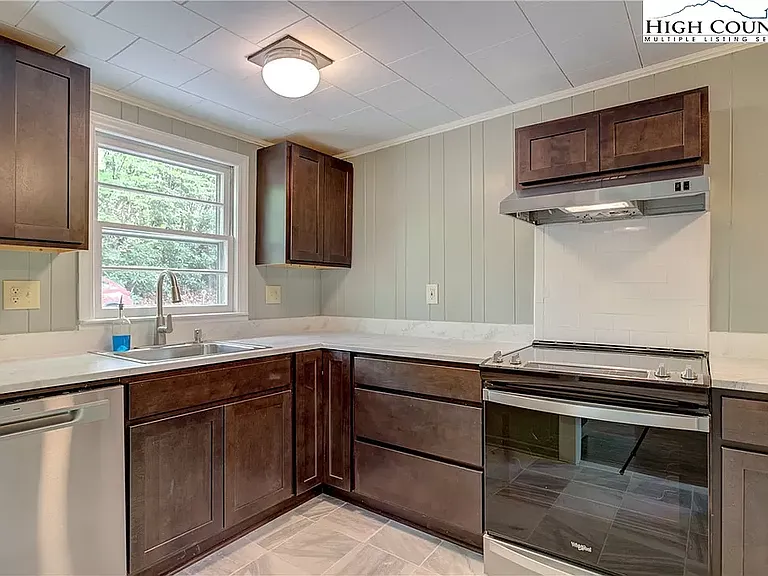 169 Hayes St — Photo 12