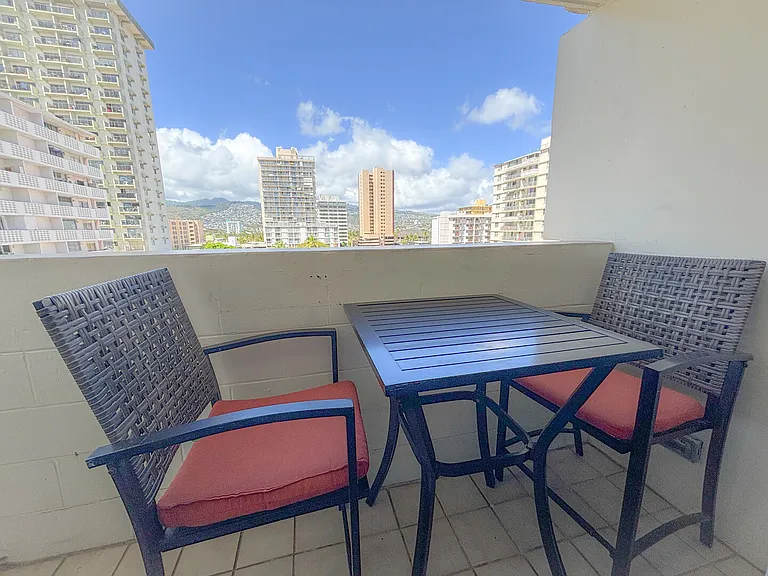 Kuhio Ave — Photo 5