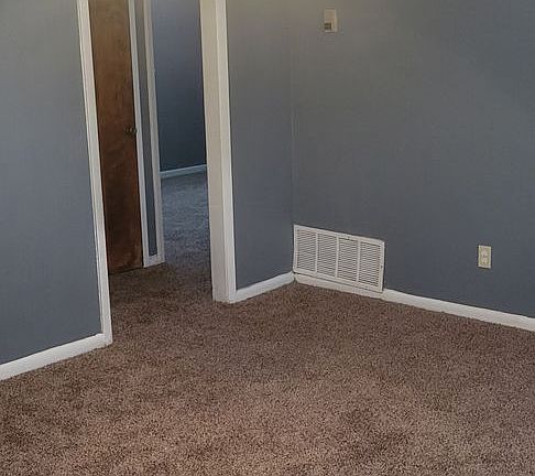 4th image of 402 Mary St APT 204
