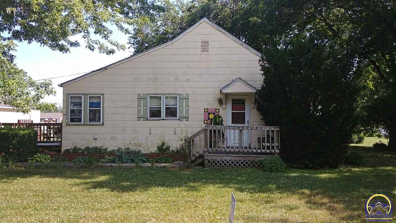 221 E 4th St Lebo Ks 66856 Mls 215047 Zillow