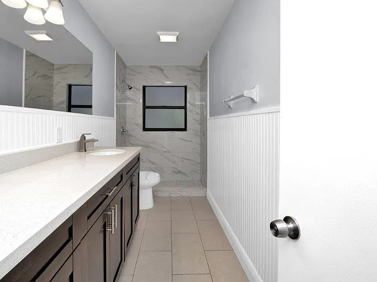 13540 Sedgwick Ave — Photo 35