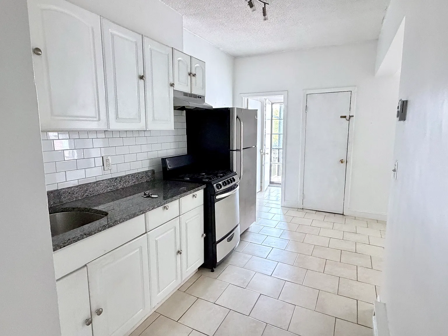 1 bed, 600 sqft, $2,150 — Photo 2