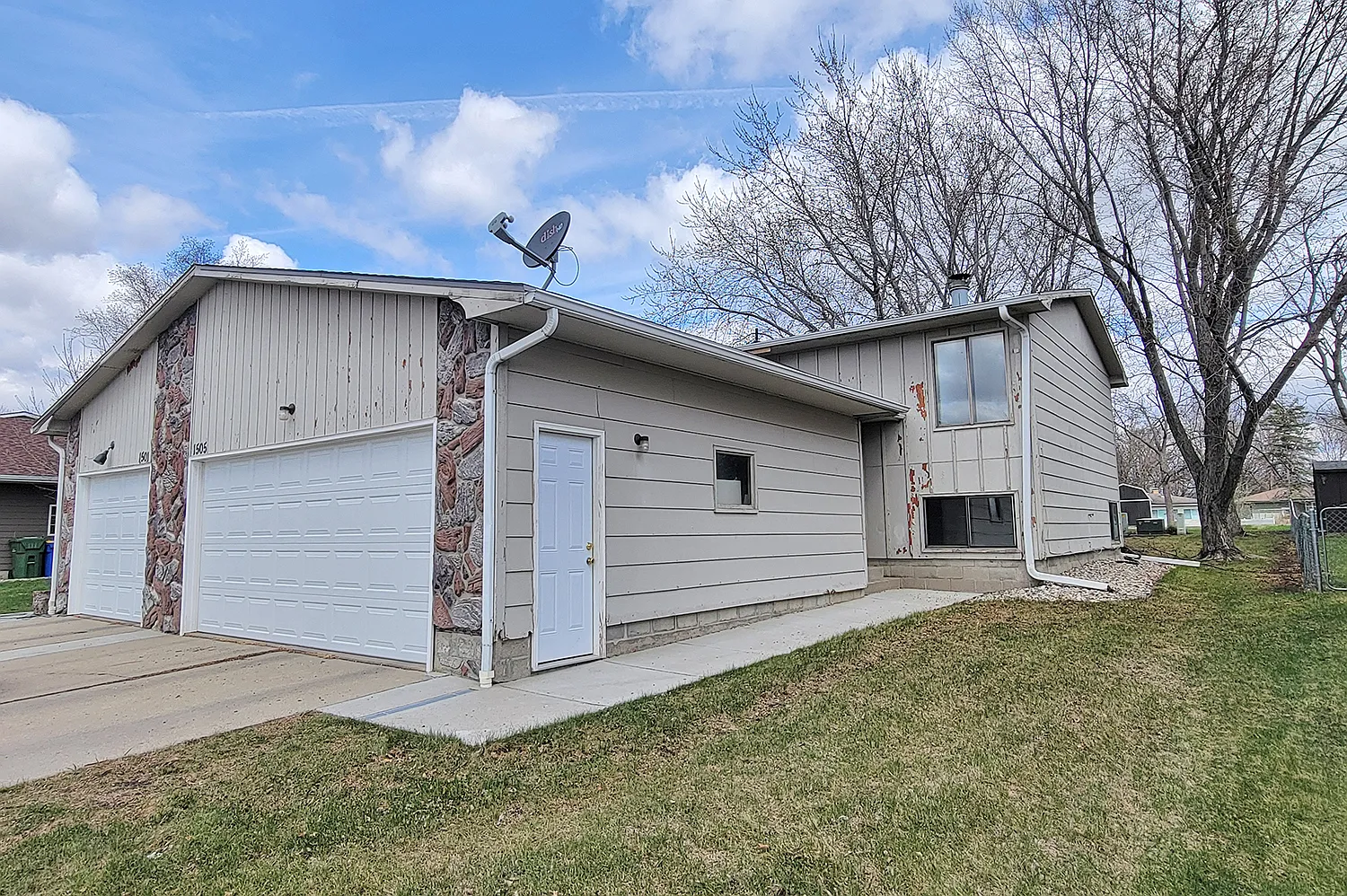 3 bed, 1.5 bath, 1200 sqft, $1,900 — Photo 2