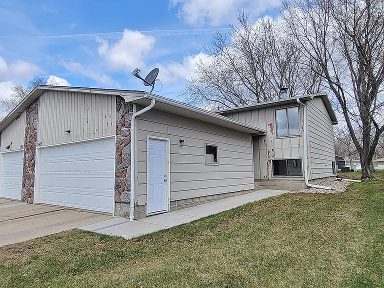 1505 Orchard Dr — Photo 2