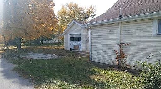 2nd image of 106 E Park St