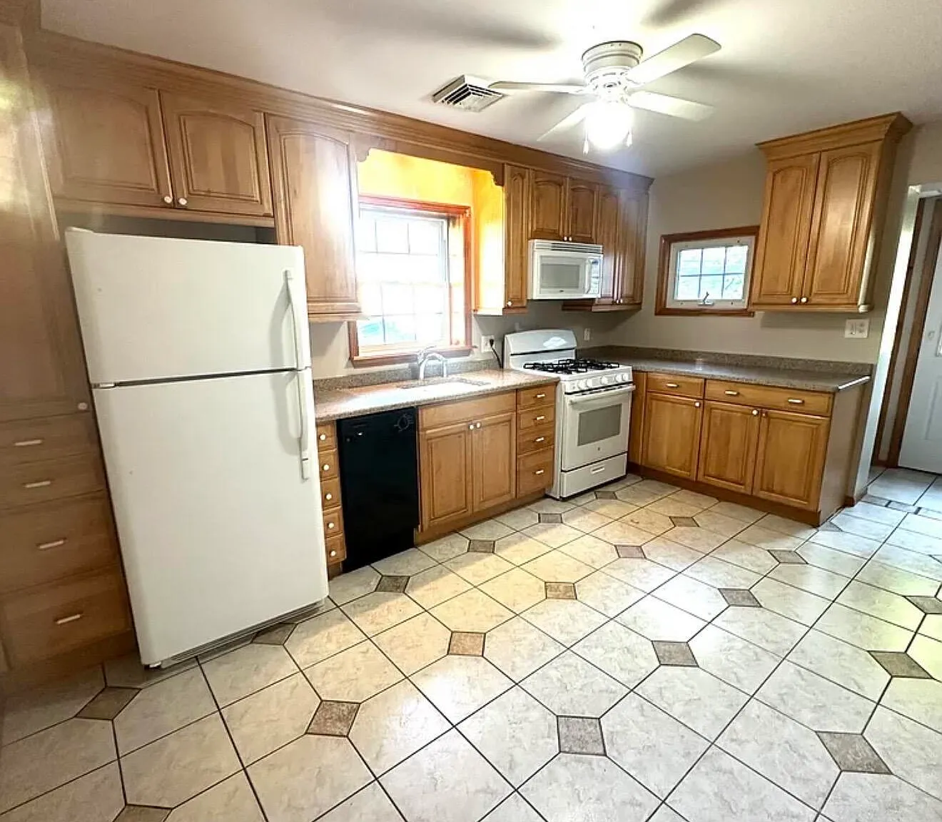 2 bed, 792 sqft, $2,300 — Photo 4