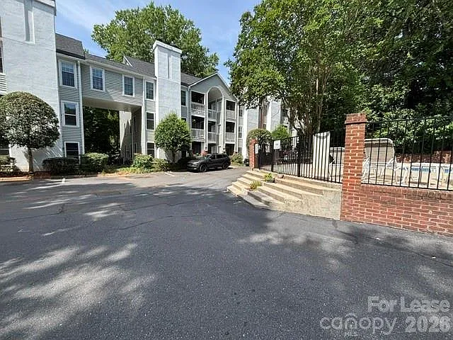 430 Queens Rd — Photo 31