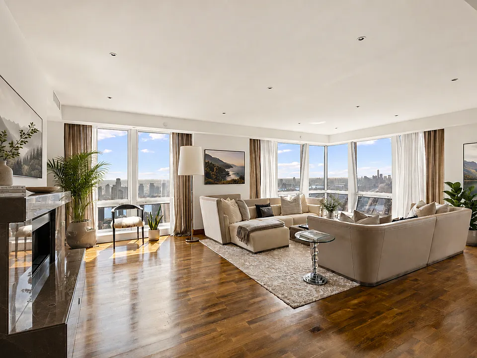 400 5th Ave #2S