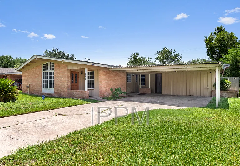 914 E Carrol St — Photo 1
