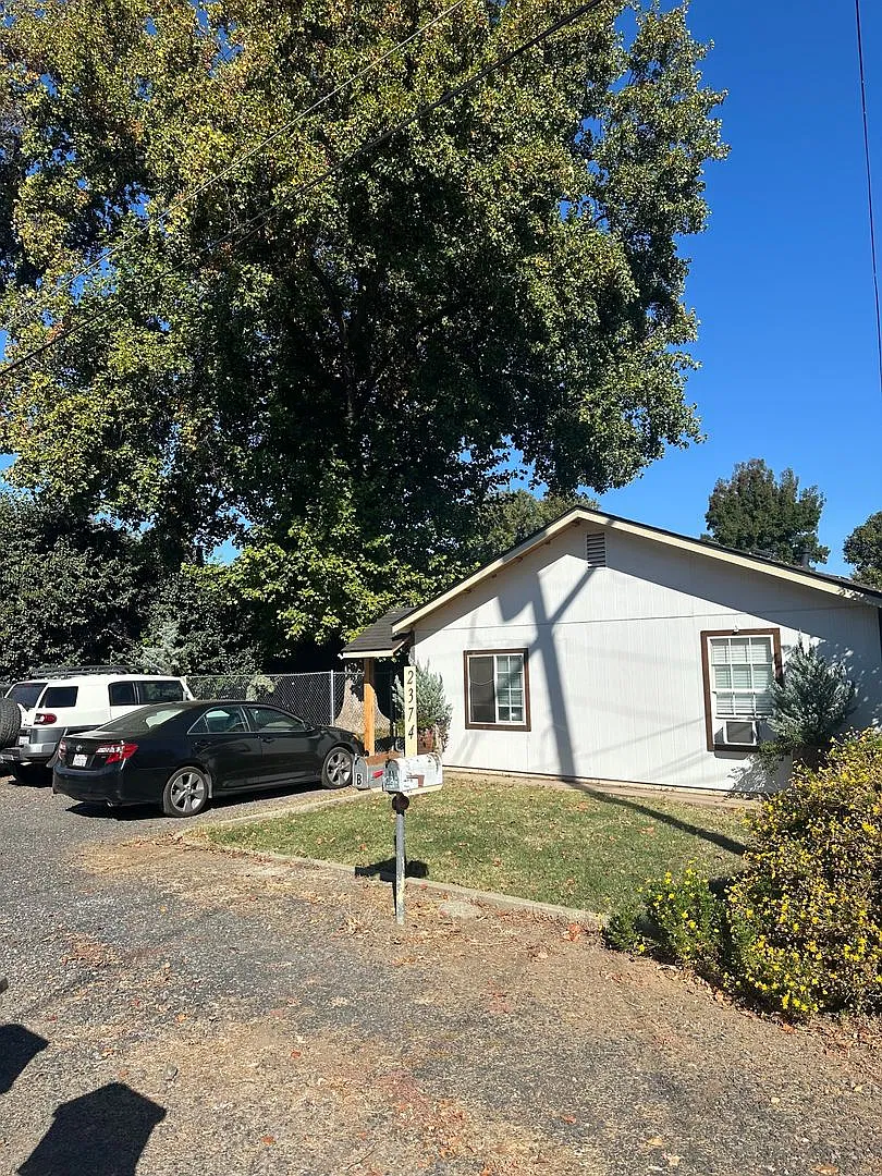 2374 Serviss St — Photo 1
