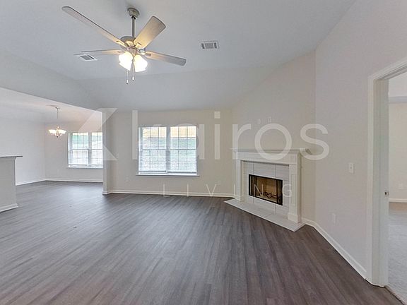 2nd image of 755 Park Ln