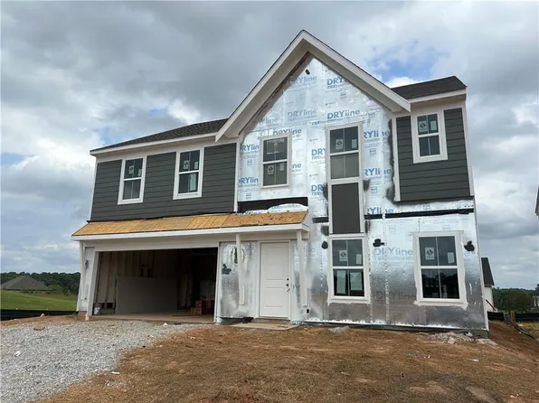 556 Crystal Lake Pkwy, Hoschton, GA 30548