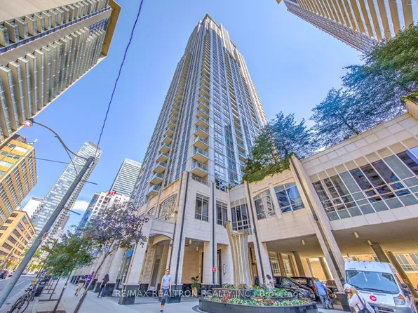 761 Bay St #610, Toronto, ON M5G 2R2