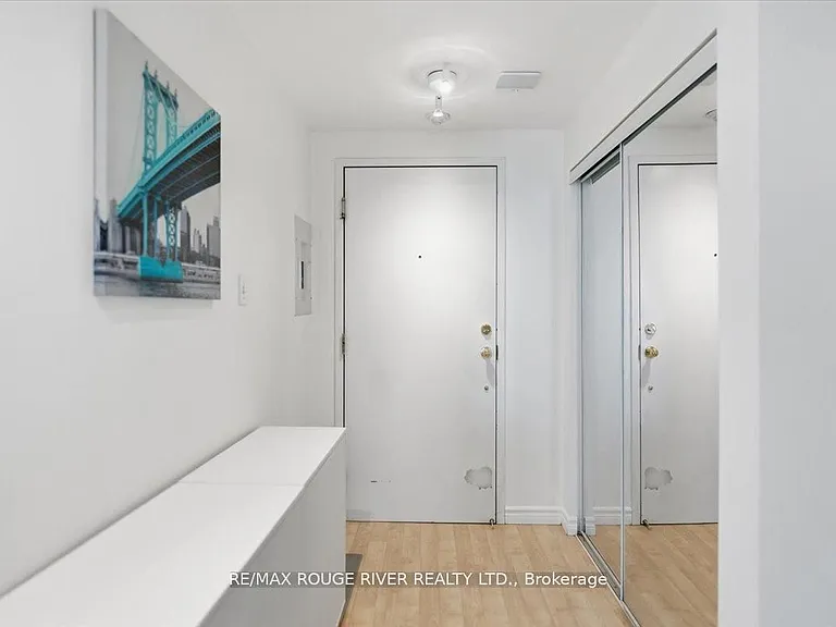 135 James St S #1401 — Photo 7