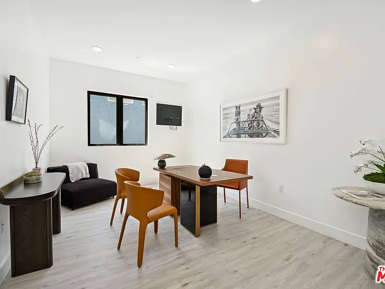 137 N Doheny Dr #3 — Photo 21