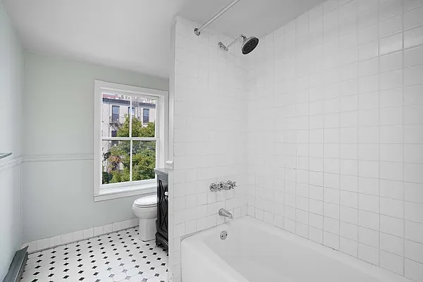 Rented by Lexington Properties LLC | media 14