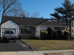 512 Farmranch Rd E, Bethpage, NY 11714