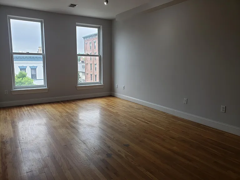133 Washington St #3 — Photo 4