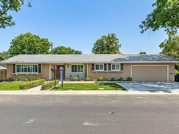 3rd image of 1109 Lexington Dr