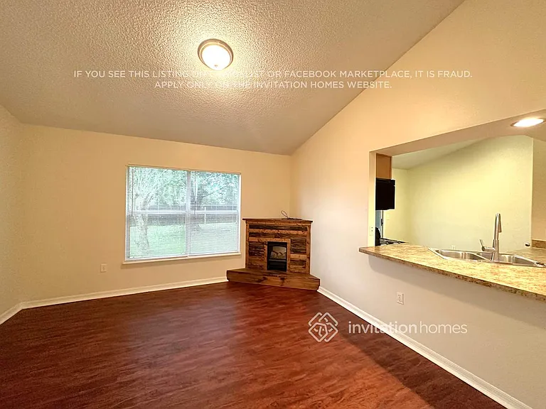 1771 Meredith Ave — Photo 3