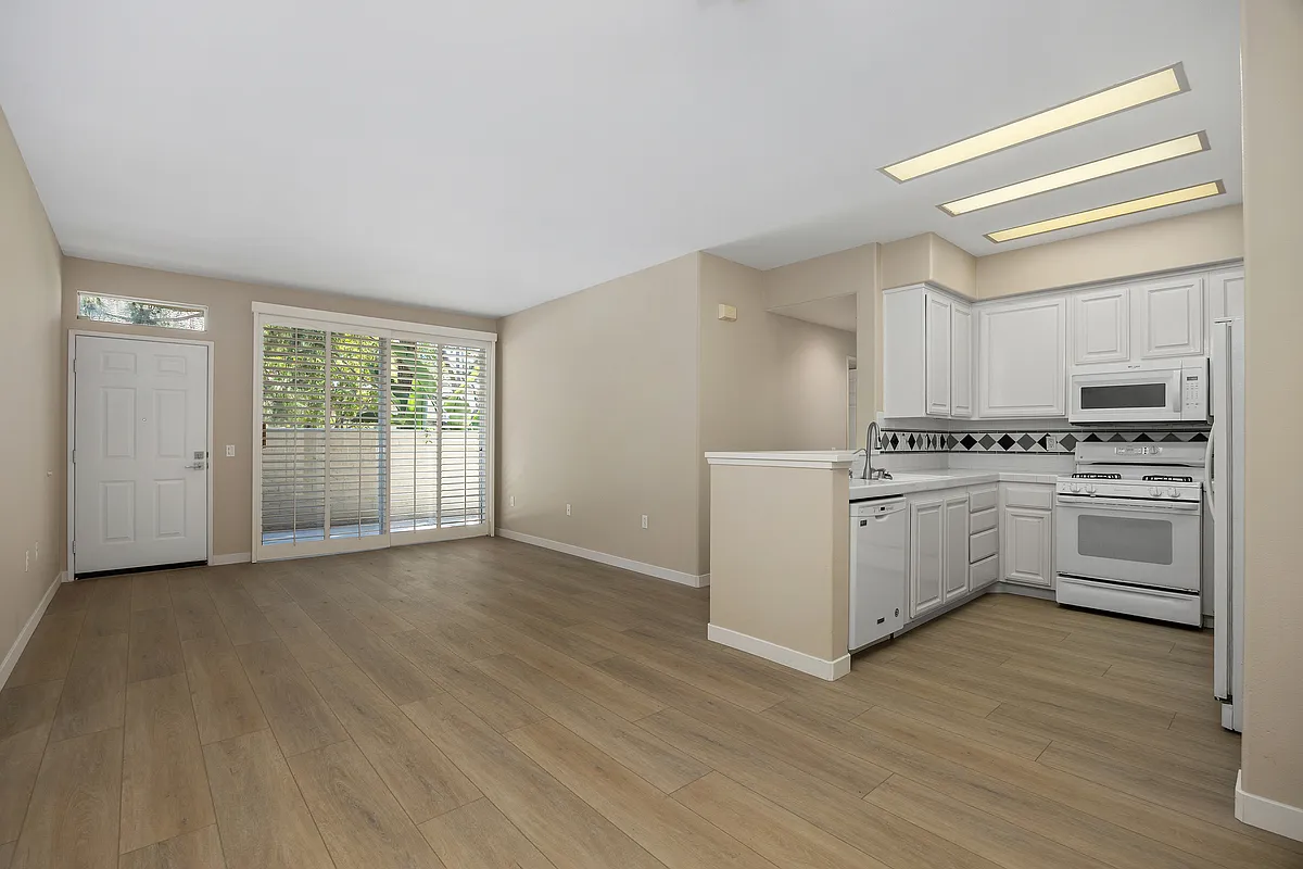 2 bed, 976 sqft, $3,495 — Photo 4