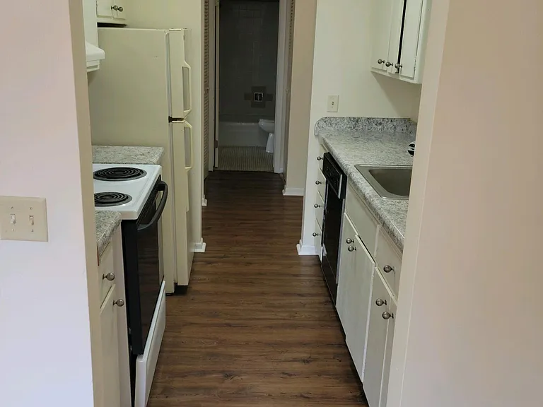 2122 Allen Blvd #28 — Photo 4