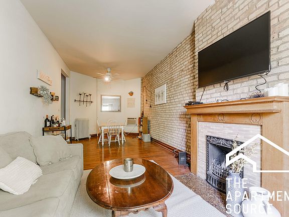 3rd image of 2533 N Burling St #2