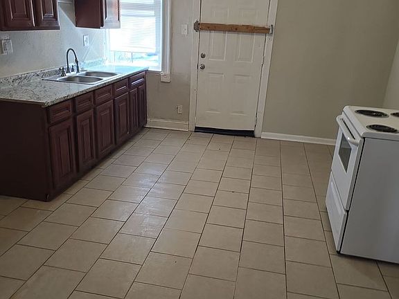 2nd image of 3114 Mount Pleasant St #1F