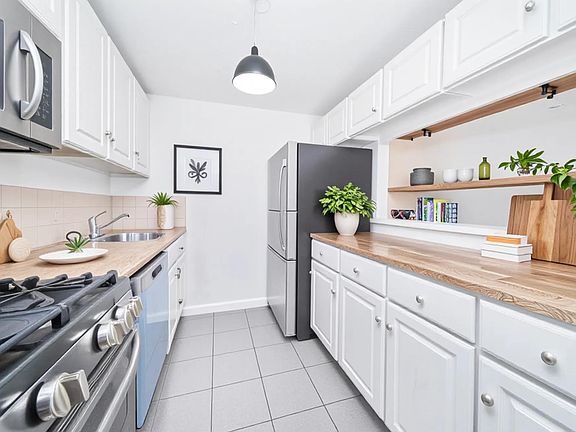 3rd image of 165 Eldridge St APT 4C