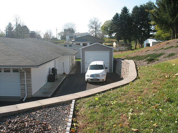 REAR VIEW - DETACHED GARAGE