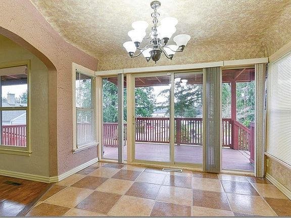 3rd image of 1610 Northlake Way NW