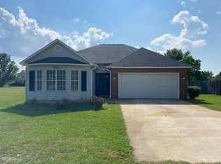 300 Peach Blossom Rd, Bonaire, GA 31005