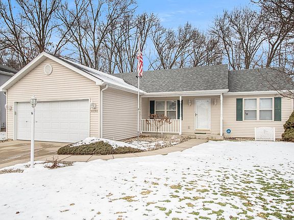 3rd image of 10293 Rosewood Ct