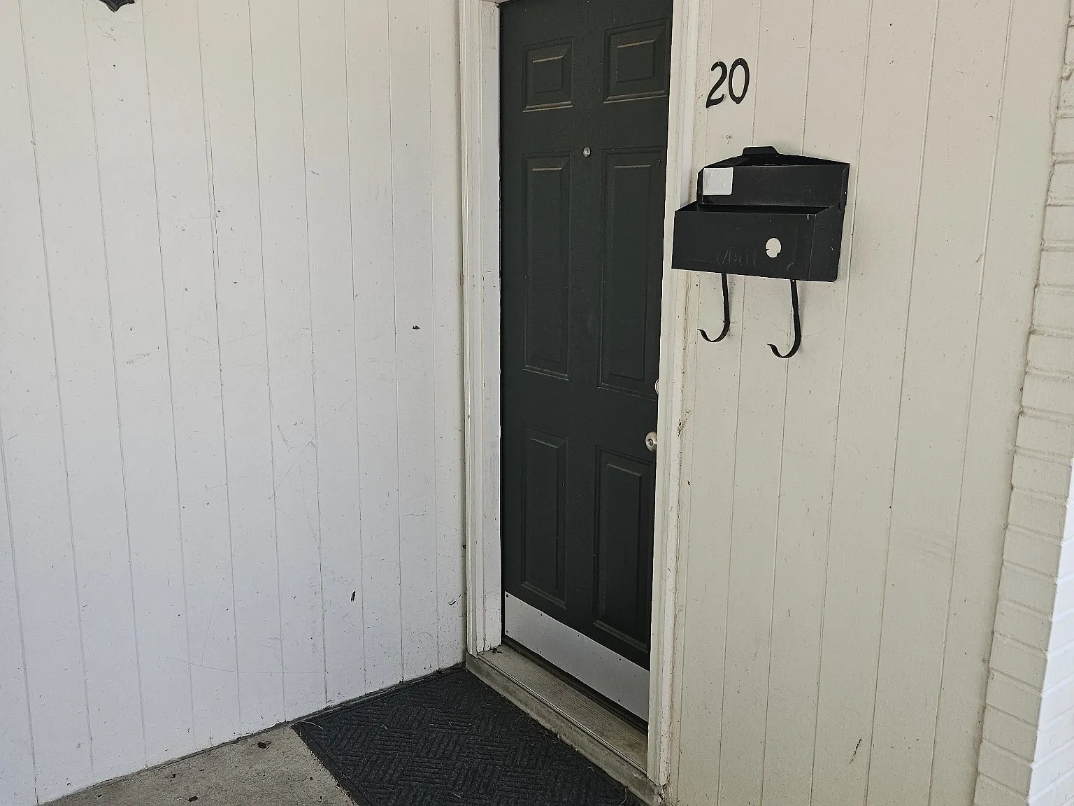1 bed, 1.0 bath, 688 sqft, $1,150 — Photo 1