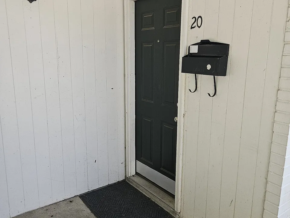 802 E Main St #20