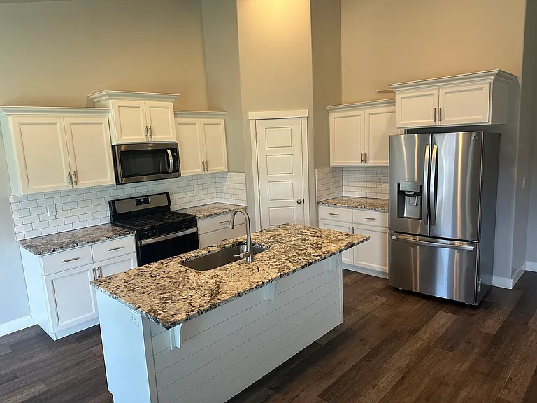 731 Mossview Ave — Photo 3