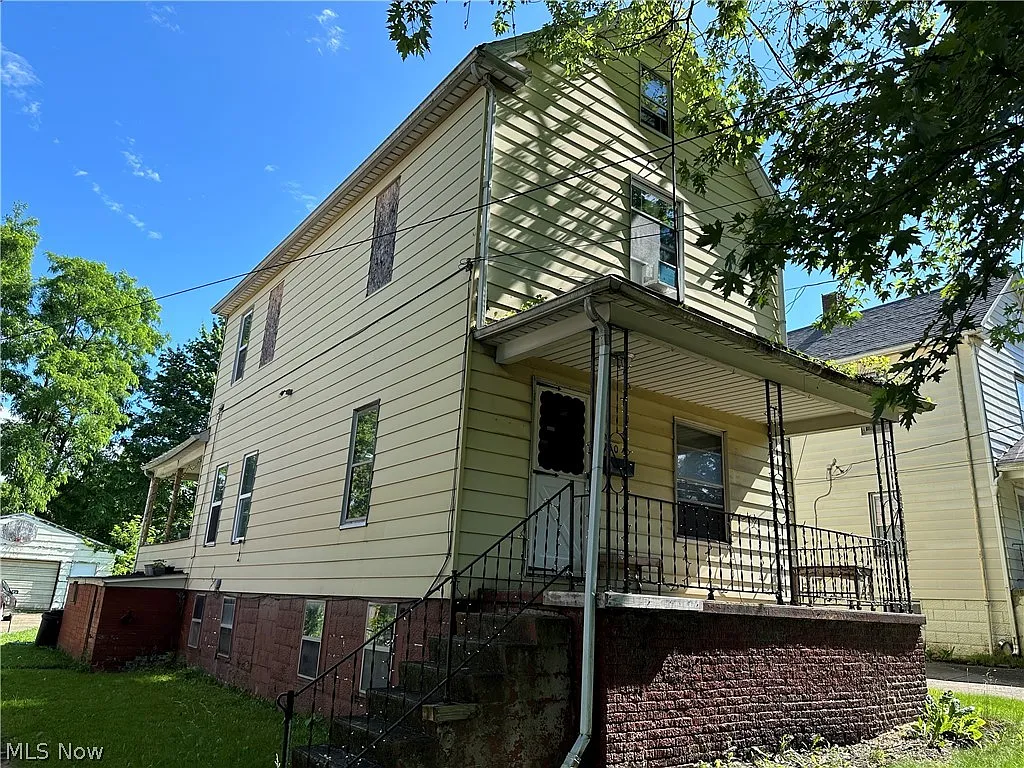 150 Tremble Ave photo 1