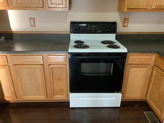 5th image of 409 Hamlett Dr W