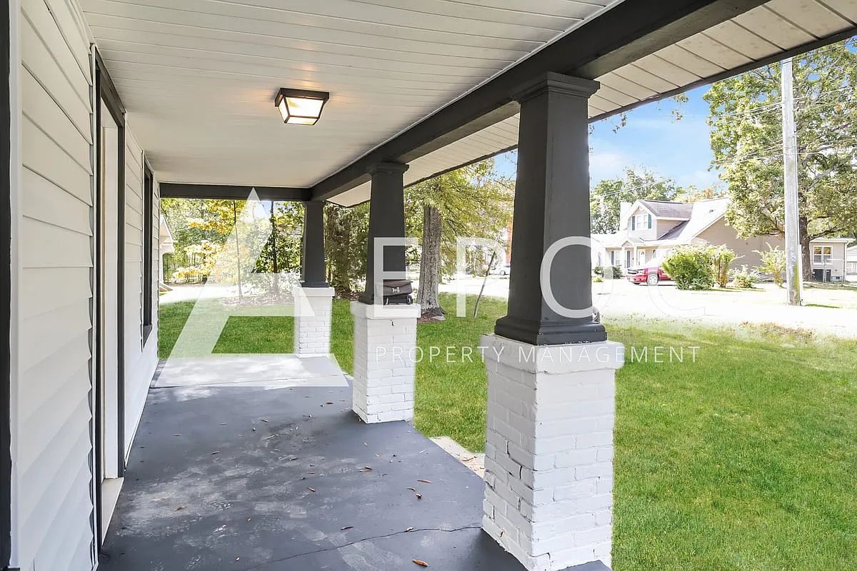 1010 Gordon St — Photo 3