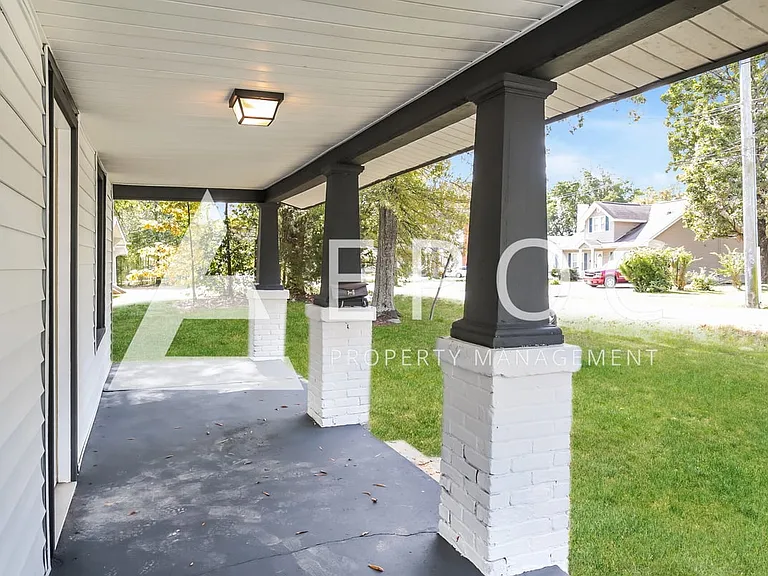 1010 Gordon St — Photo 3