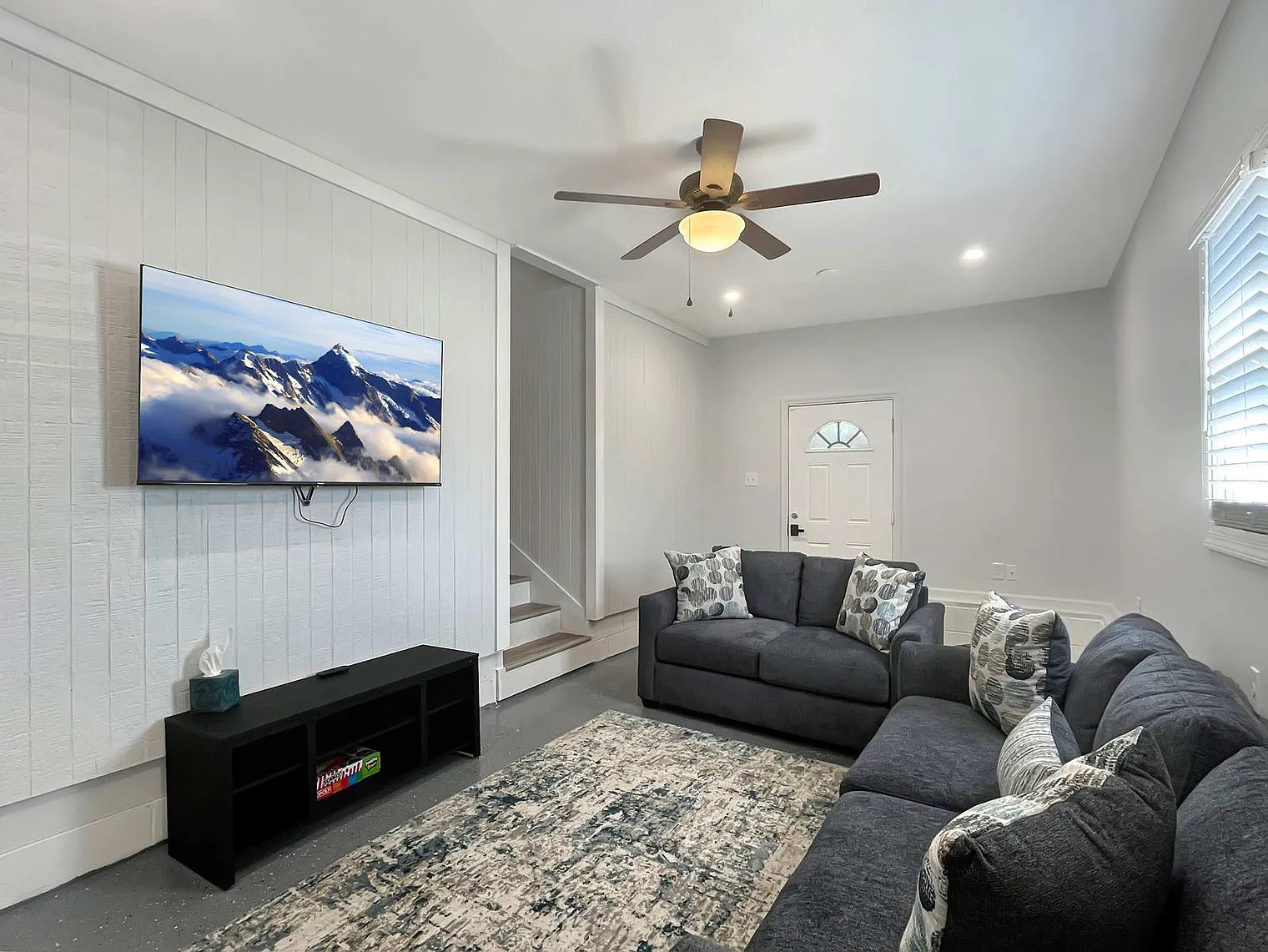 3 bed, 1.0 bath, 1291 sqft, $2,873 — Photo 4