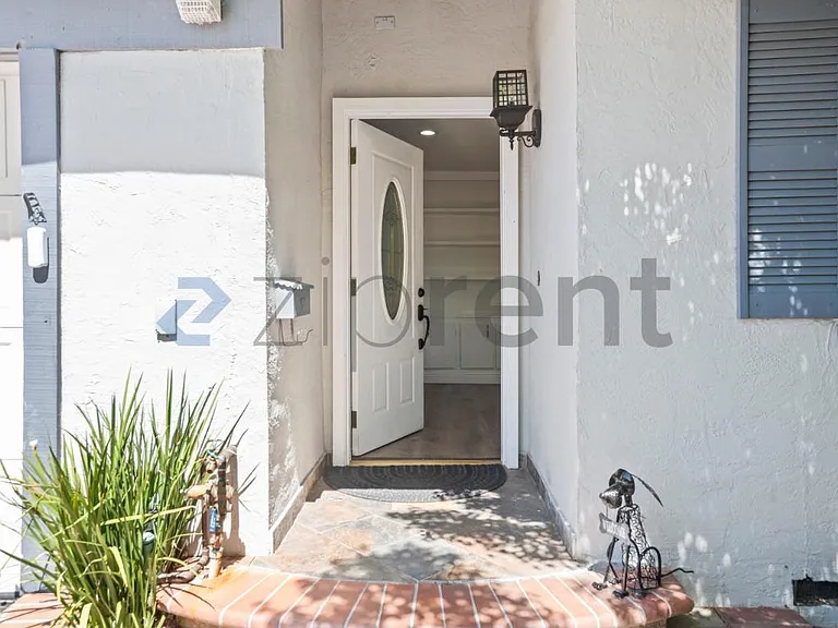 378 Spring Valley Ln — Photo 3