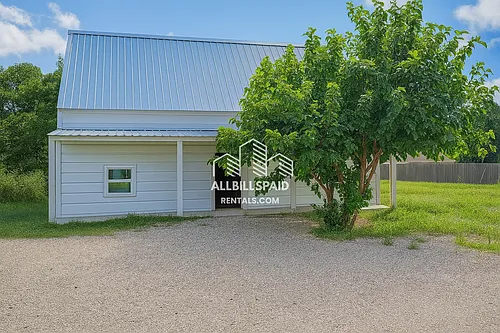 156 FM 616 Photo 1