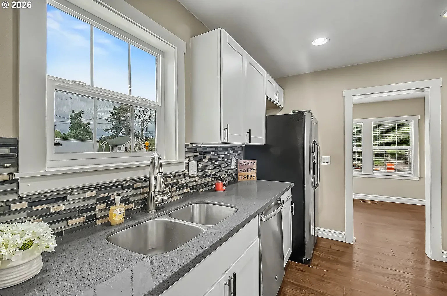 3 bed, 1790 sqft, $2,450 — Photo 2
